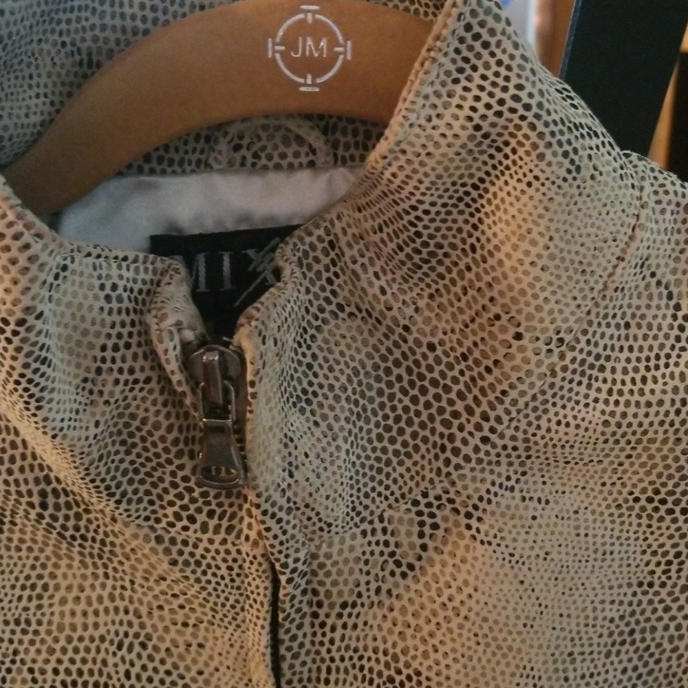 Jacket - Picture 5 of 7